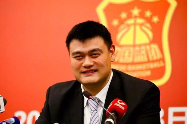 中國籃協(xié)現(xiàn)任主席是誰？